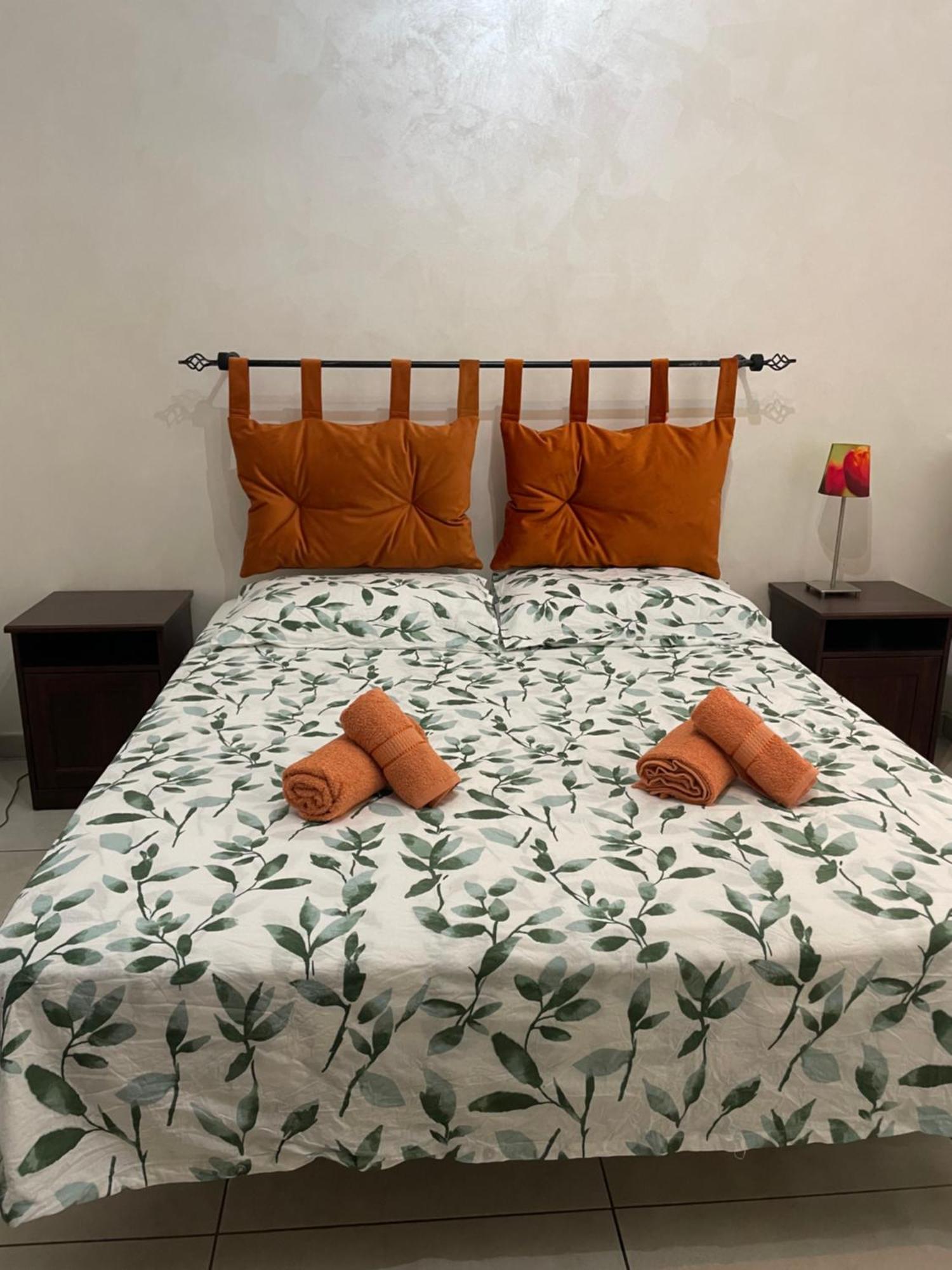 Home With Parking Near The Airport And Beach فيوميتشينو المظهر الخارجي الصورة