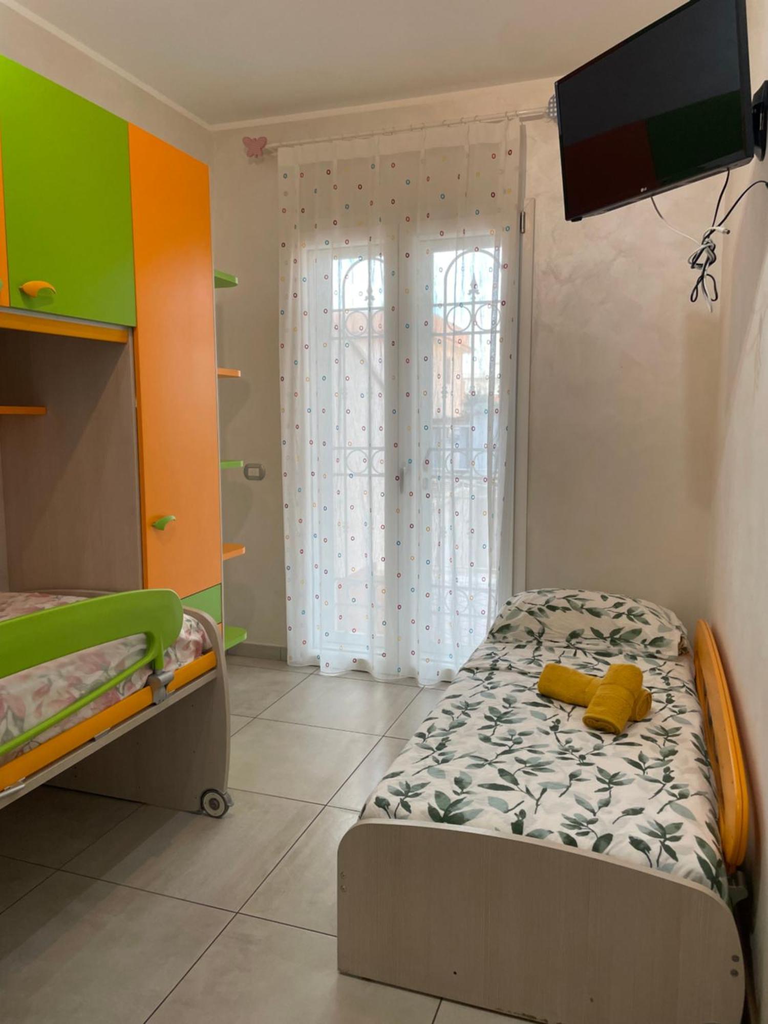 Home With Parking Near The Airport And Beach فيوميتشينو المظهر الخارجي الصورة