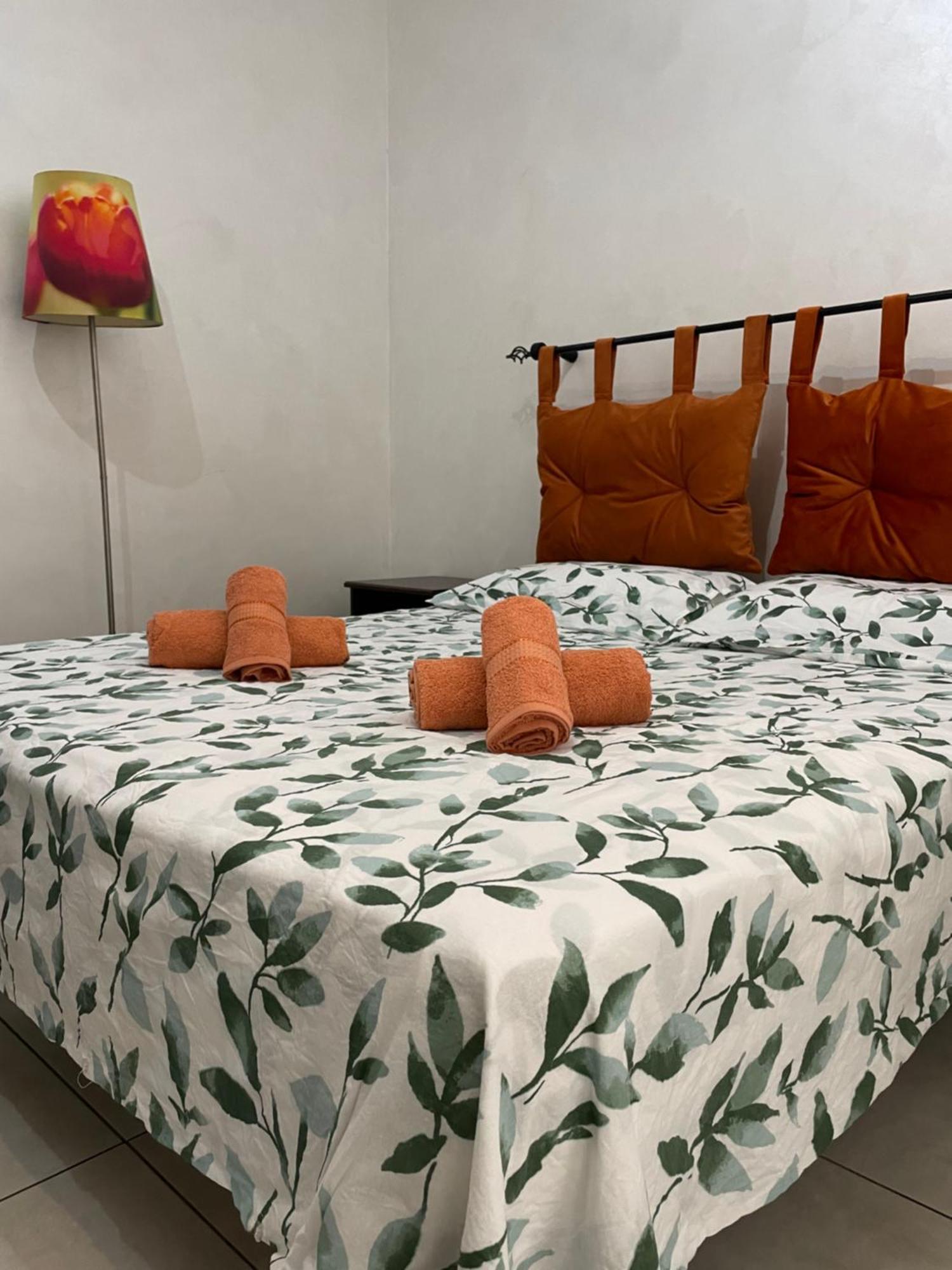 Home With Parking Near The Airport And Beach فيوميتشينو المظهر الخارجي الصورة